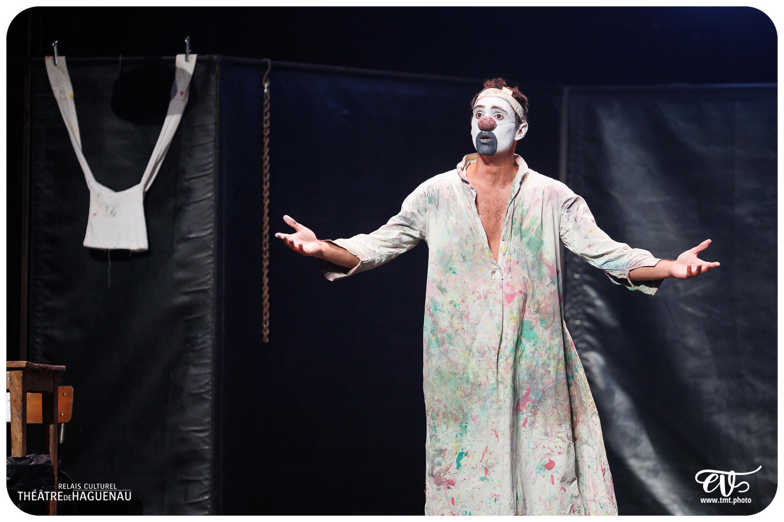 TROP PRÈS DU MUR (TYPHUS BRONX)